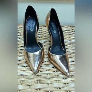 New in box Boutique 9 copper pumps size 8.5